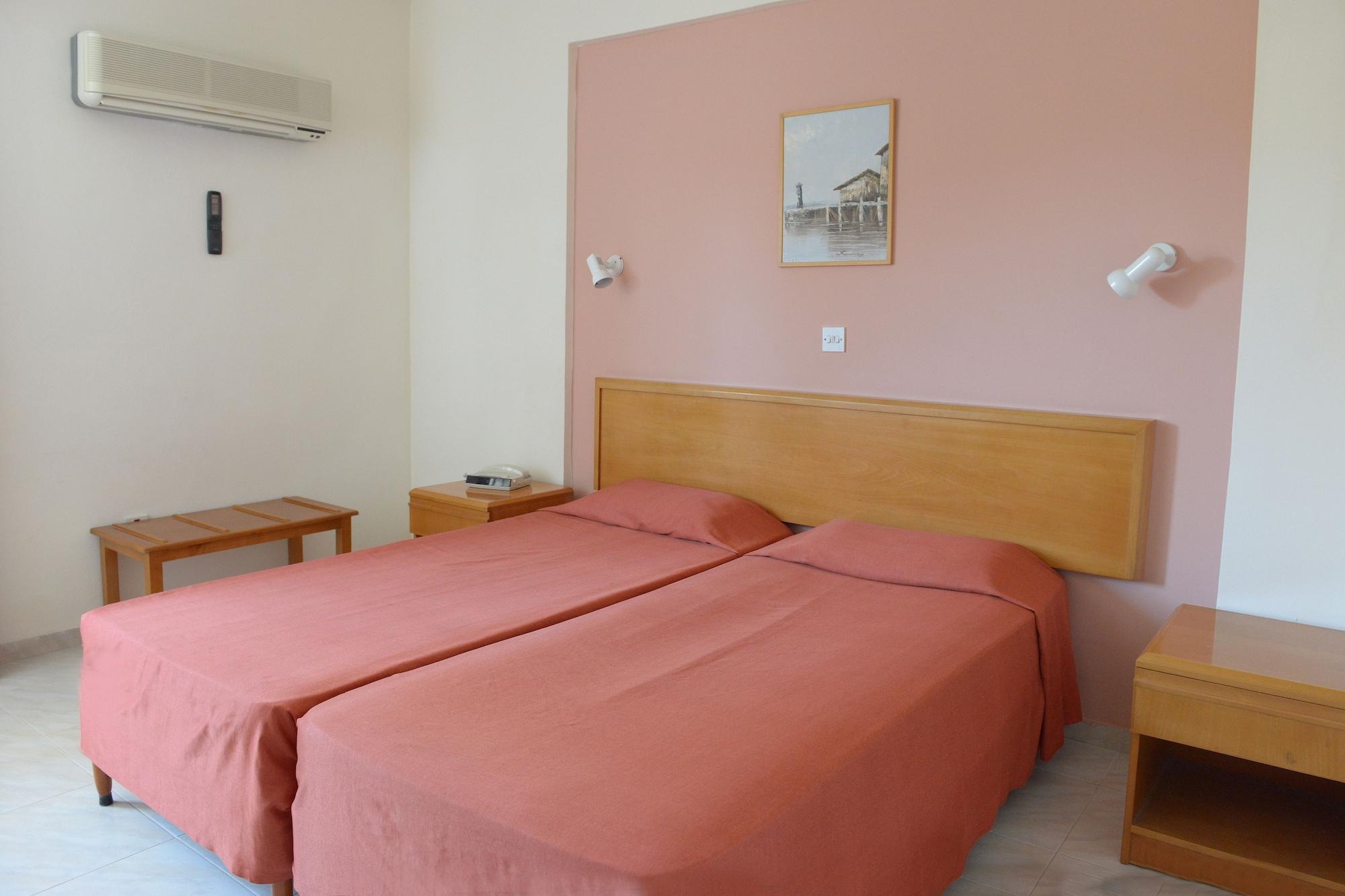 Maris Grand Waterpark Resort Protaras Exterior photo